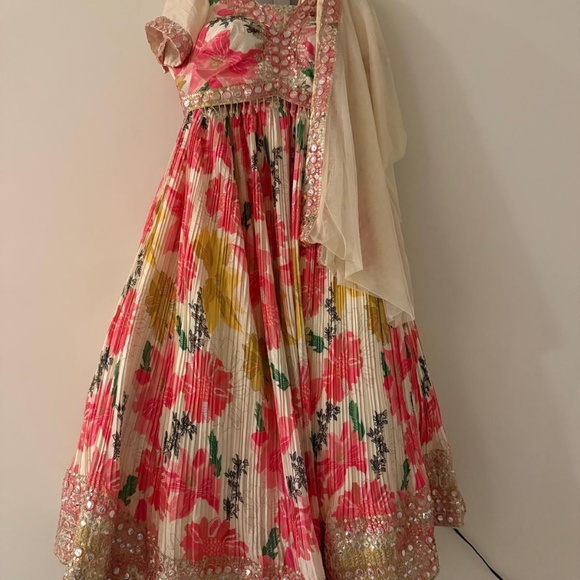 Party dresses - Picture 14 of 17